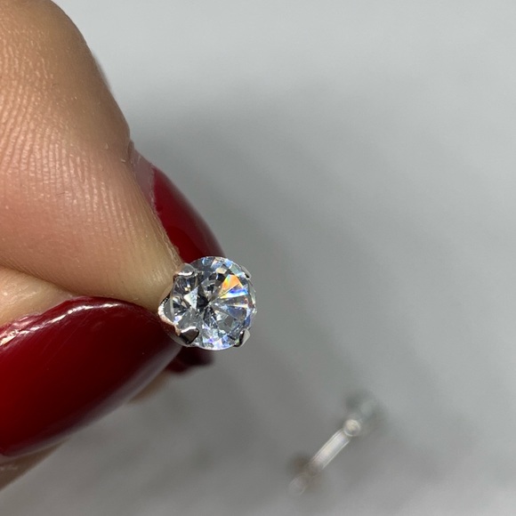 Swarovski Element round earrings - Picture 3 of 3